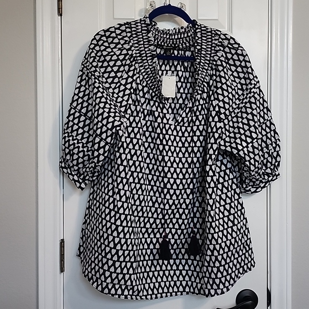 NWT Versona Black and White Heart Tassel Accent Peasant Top Size Large​​​​​